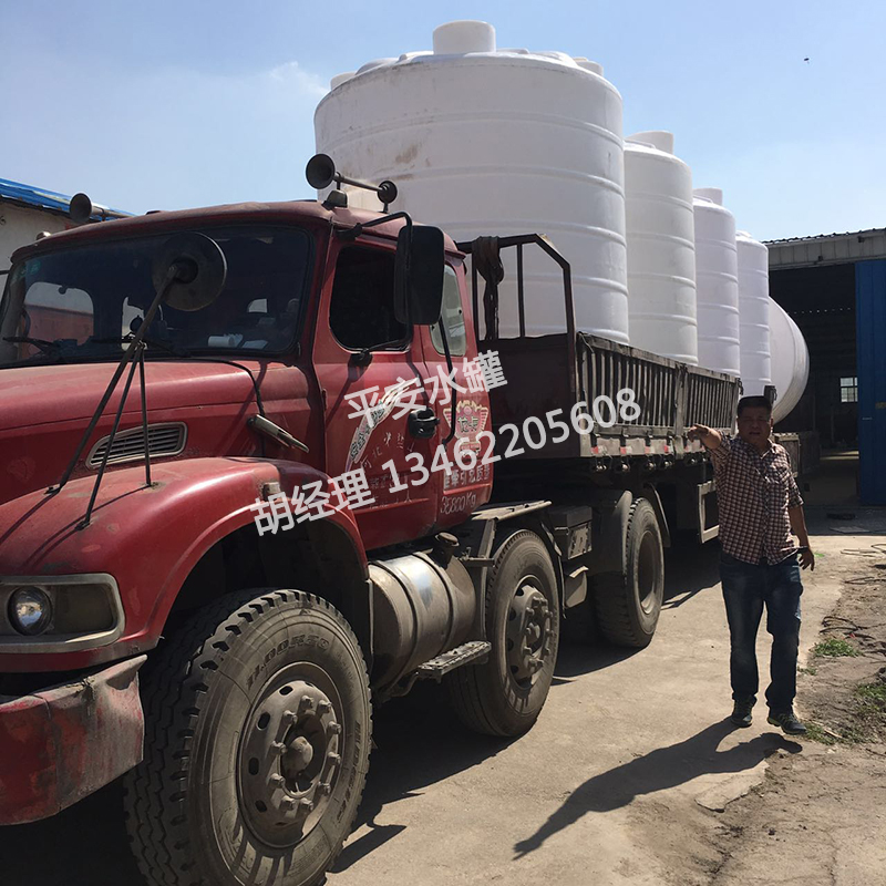 ​平安容器发往河南南阳的10吨燃料油（甲醇）储罐发货现场